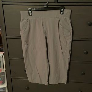 Columbia Gray capri pants